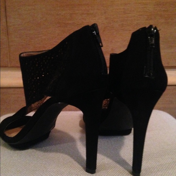 BCBGeneration Heels. 8 1/2 open toe EUC like new - Picture 2 of 3